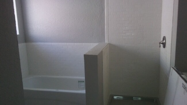 Building Photo - Super nice 3 bed, 2 bath, 2 car garage hom...