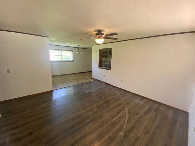 Building Photo - 115 Blair St