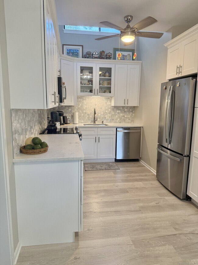 Building Photo - 856 Heritage Vlg