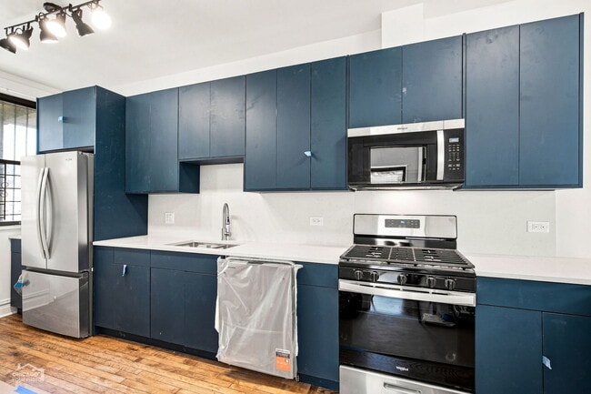 Building Photo - 5402 S Woodlawn Ave