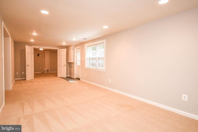 Building Photo - 1211 Vinita Ln