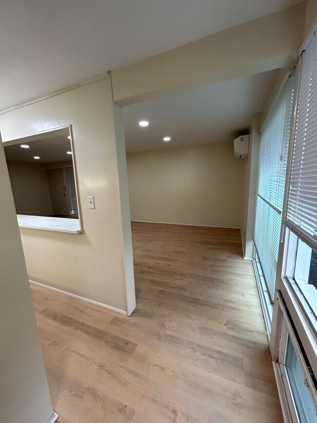 Building Photo - First-Floor One Bedroom, One Bathroom Apartment on S. Corl Street