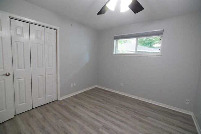 Building Photo - 12015 Cottonwood Ln