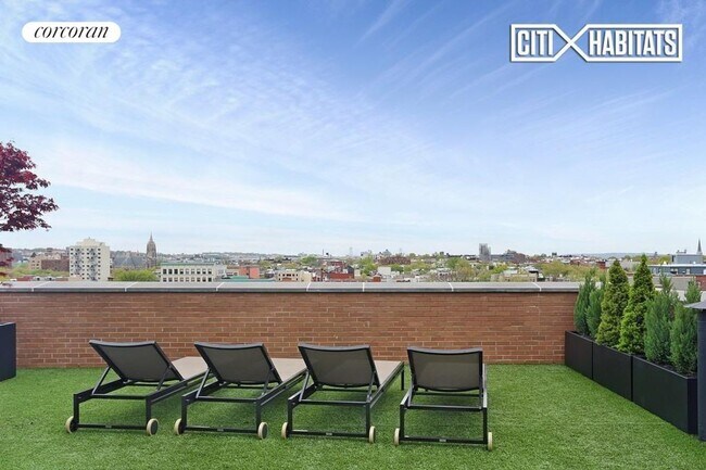 Building Photo - 267 Pacific St