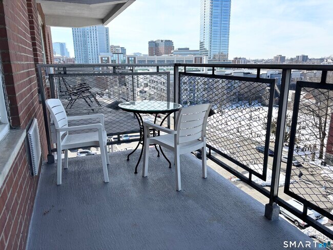 Building Photo - 700 Summer St