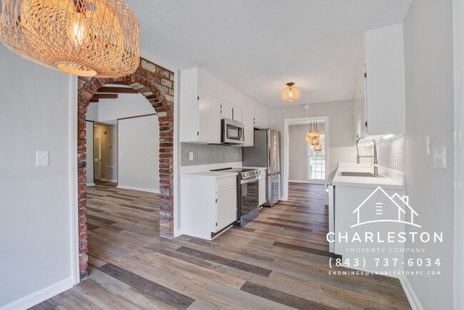 Building Photo - 1805 Chelwood Cir