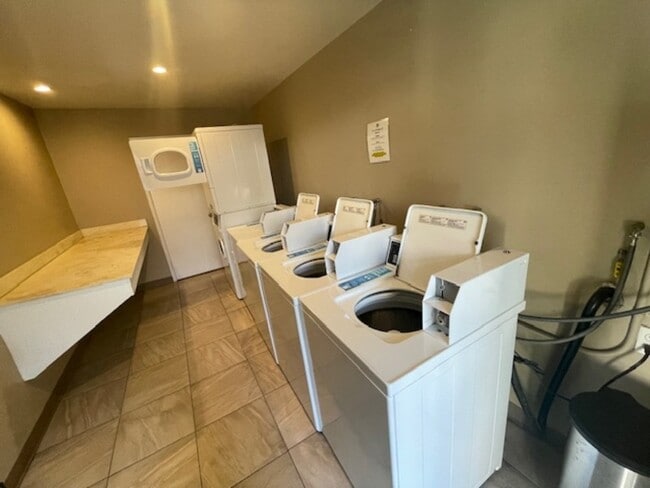 Building Photo - 2304 Altisma Way