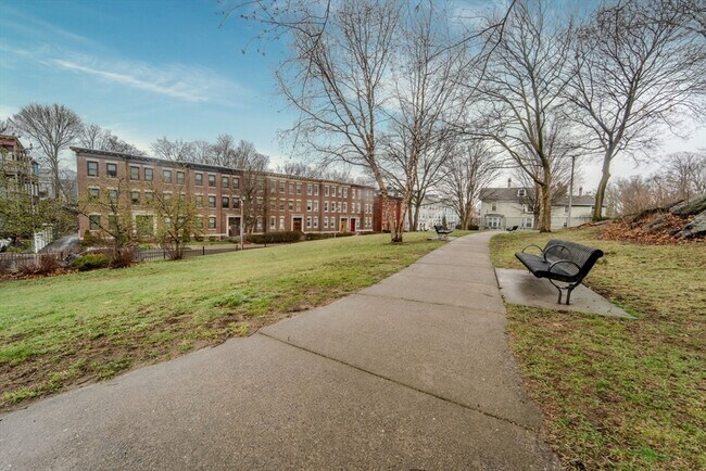 Building Photo - 86 Winthrop St