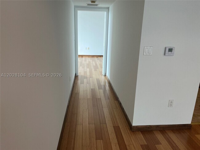 Building Photo - 1800 N Bayshore Dr