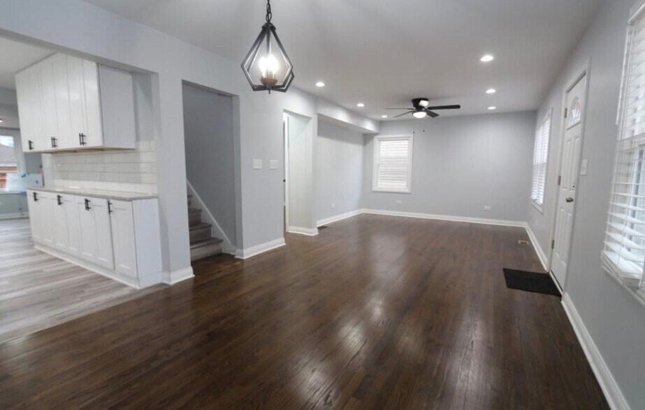 Building Photo - 3728 W 86th St