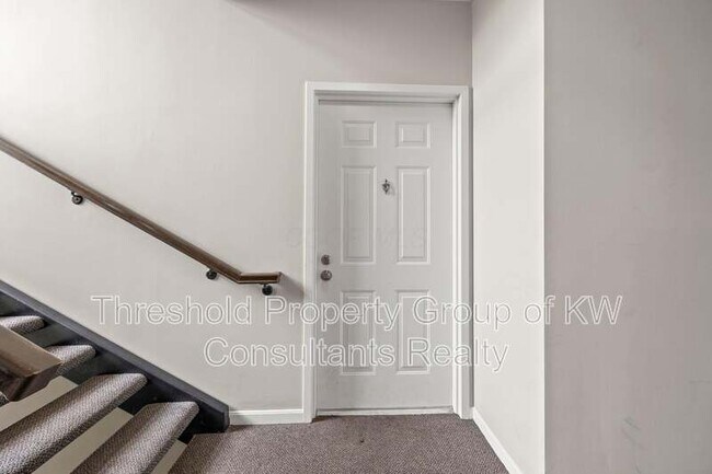 Building Photo - 6823 Meadow Creek Dr