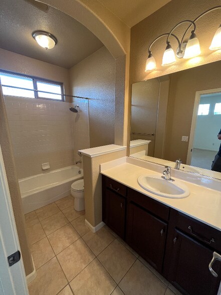 Building Photo - 1250 Earlton Ln