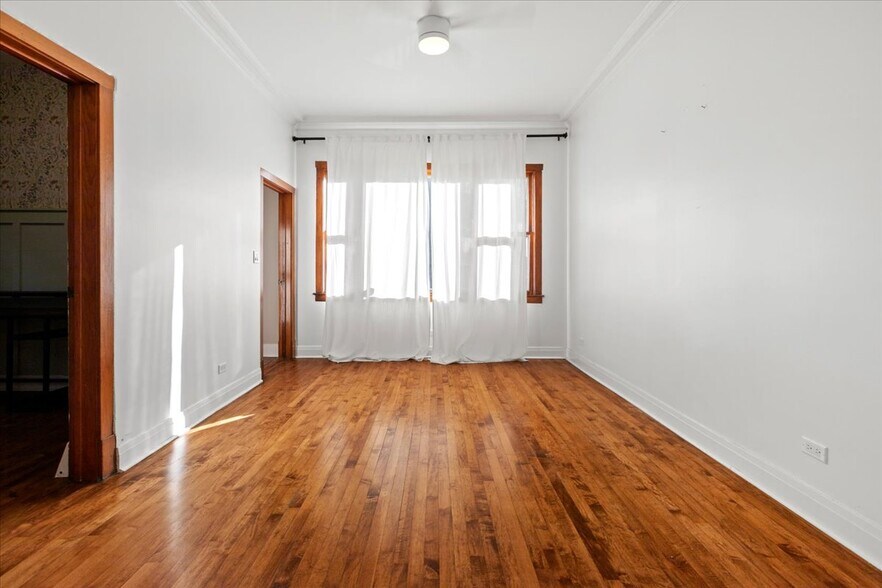 Building Photo - 3010 S Poplar Ave