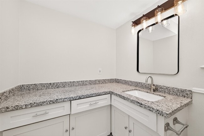 Building Photo - 10602 Longmont Dr