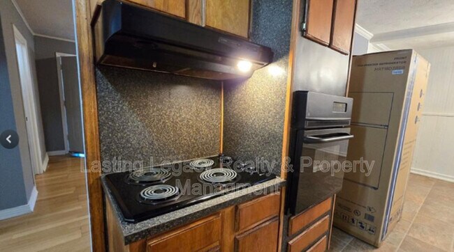 Building Photo - 113 25th St