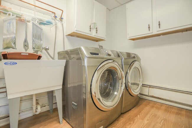 Building Photo - 3300 N Kildare Ave