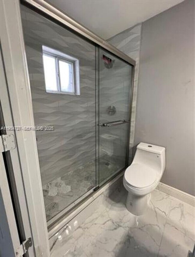 Building Photo - 511 NW 82nd Ave