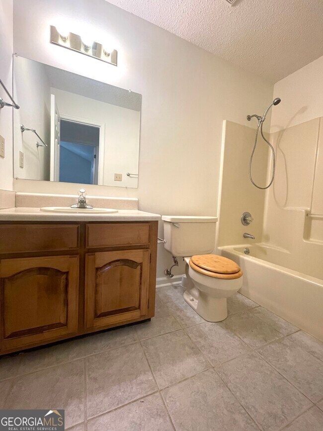 Building Photo - 102 Ridgestone Ct