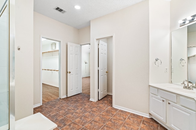 Building Photo - 7522 Broken Oak Ln