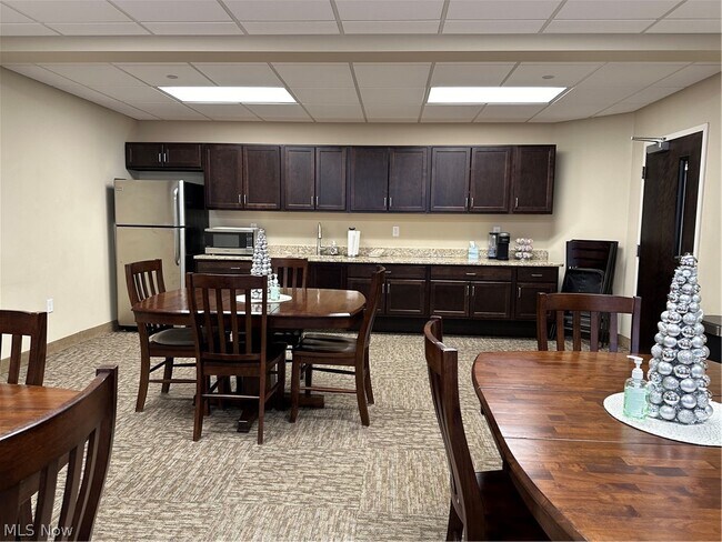 Building Photo - 558 Colony Park Dr