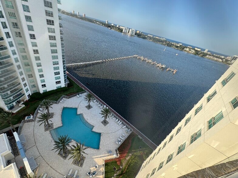 Building Photo - 231 Riverside Dr