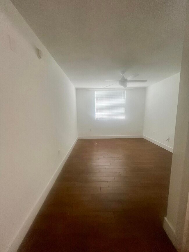 Building Photo - 631 SW 111th Ln