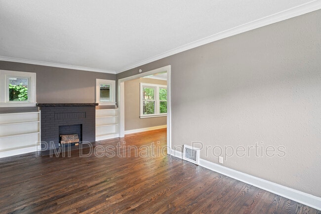 Building Photo - 1312 E 62nd Terrace