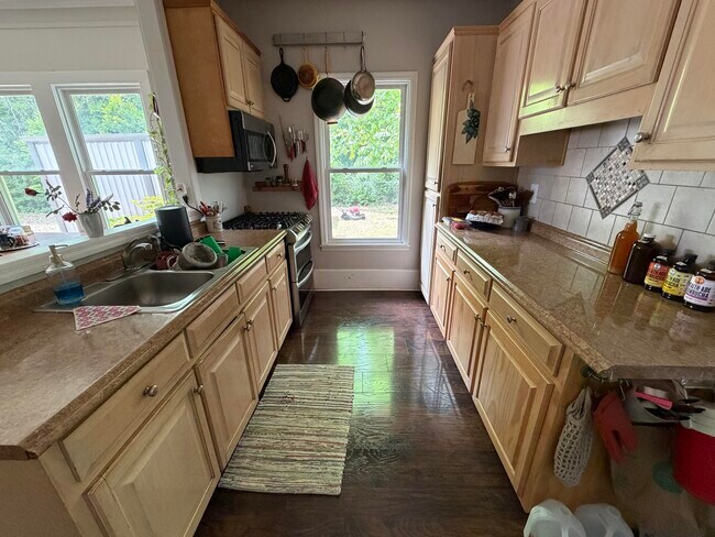 Building Photo - 532 Middleton Dr
