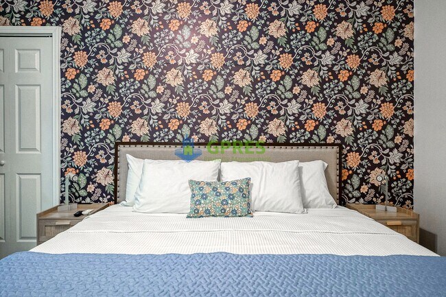 Building Photo - Furnished Elegant 3-Bedroom, 2.5 Bath Home with Hardwood Floors & Central A/C