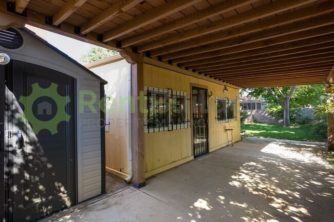 Building Photo - Call (505) 808-6467 to schedule a showing!