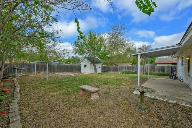 Building Photo - 5704 Cedardale Dr
