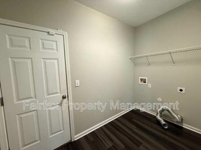 Building Photo - 127 Rosebud Ln