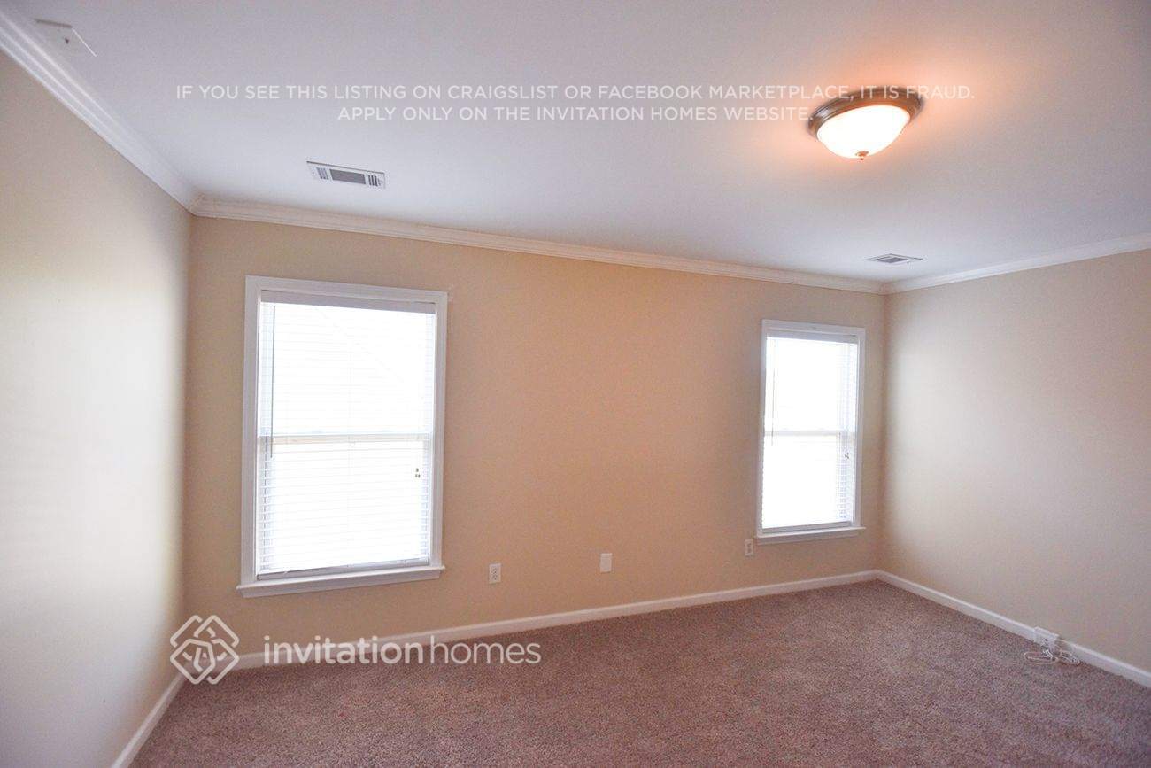 Building Photo - 2716 Sandalwood Cir