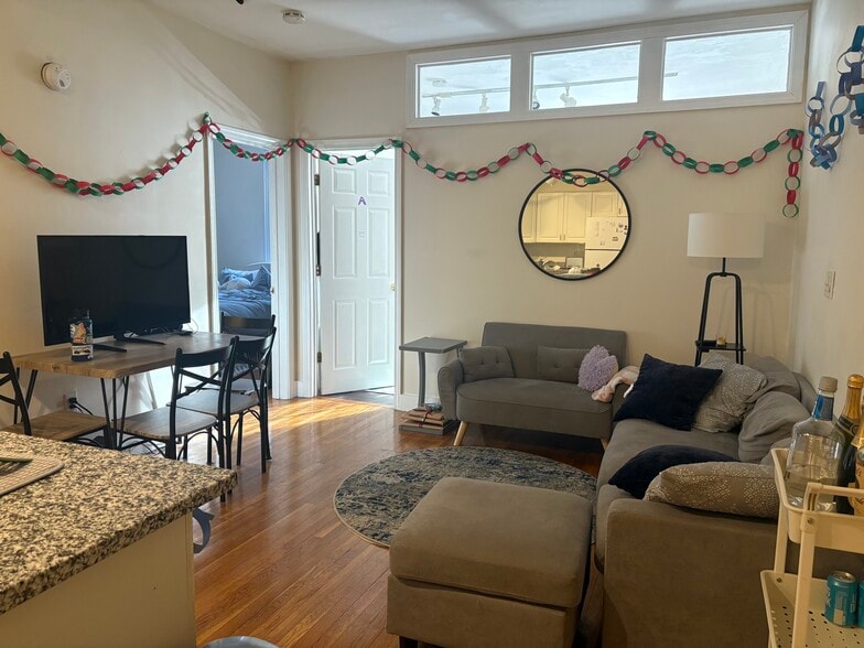 Building Photo - 62 Egmont St