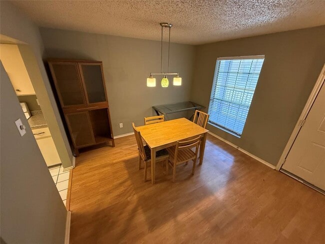 Building Photo - 2401 Leon St