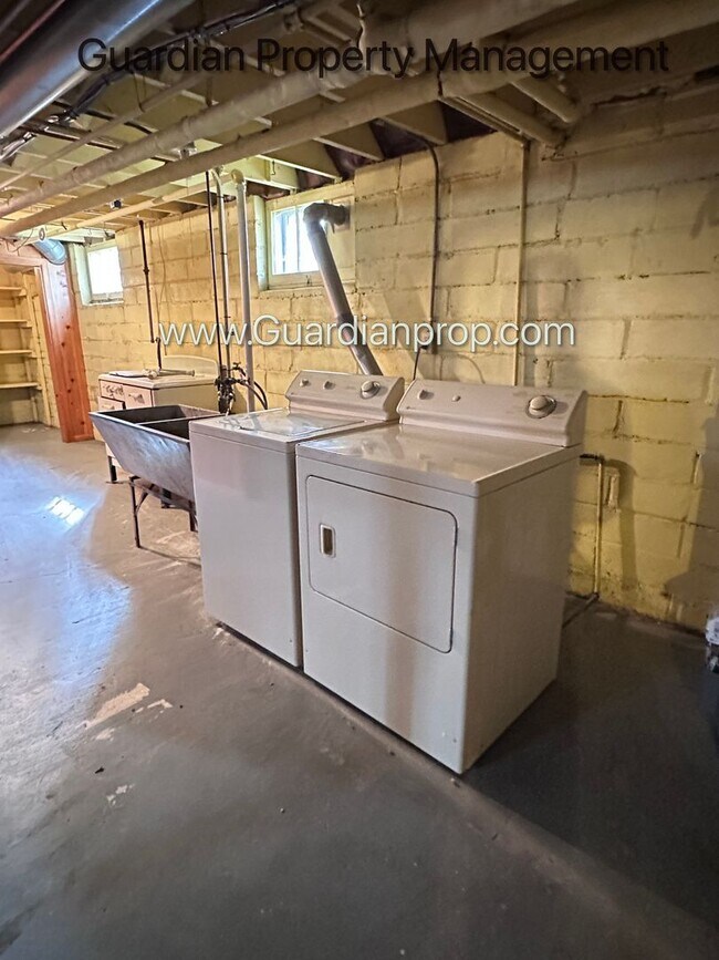 Building Photo - South Minneapolis Renovated Single Family Home, New Bathrooms, Hardwood Floors, W/D