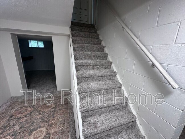 Building Photo - 600 S 48th St