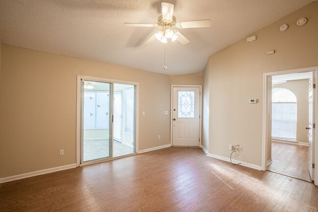 Building Photo - HIllcrest