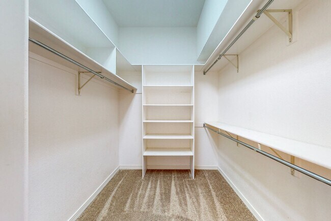 Building Photo - 2 story 4 bedroom