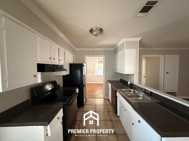 Building Photo - 5037 Woodlark Ave