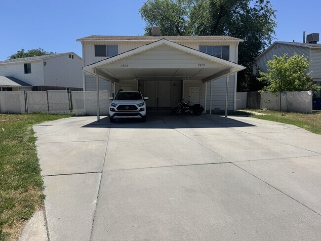 Building Photo - 3523 Westlake Dr