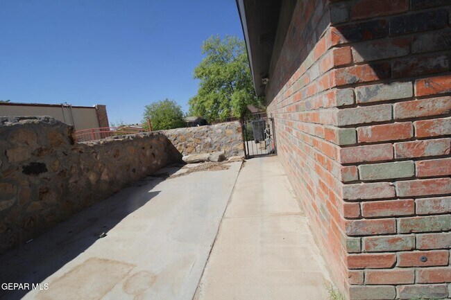 Building Photo - 19014 Armington Dr