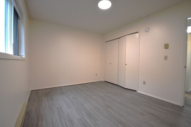 Building Photo - 2BR/1Ba, close to 7th Street, food truck court and shopping