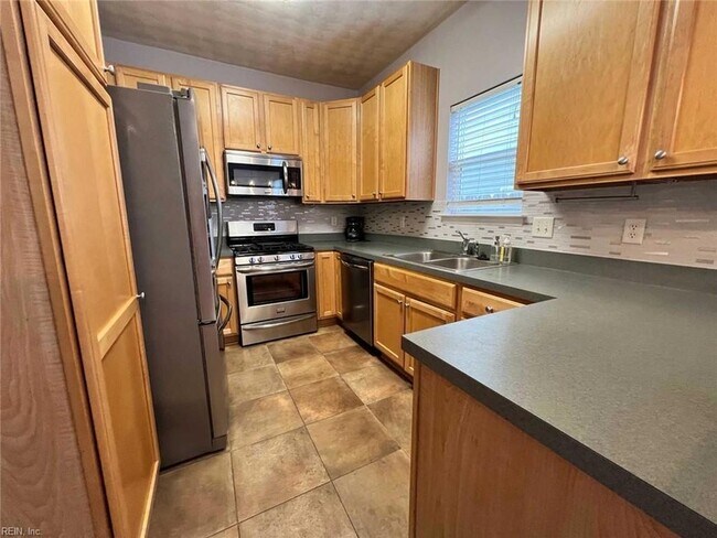 Building Photo - 1812 Kempsville Crossing Ln
