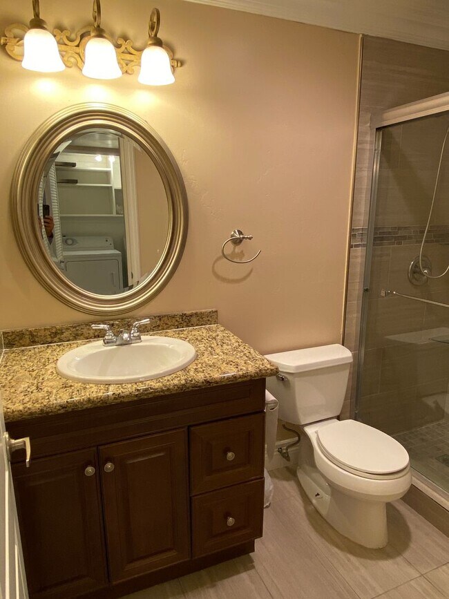 Building Photo - Villa Montevina 2 Bedroom Condo!