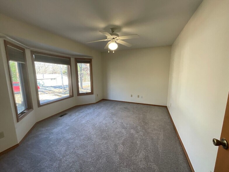 Building Photo - 12 Sunderland Dr