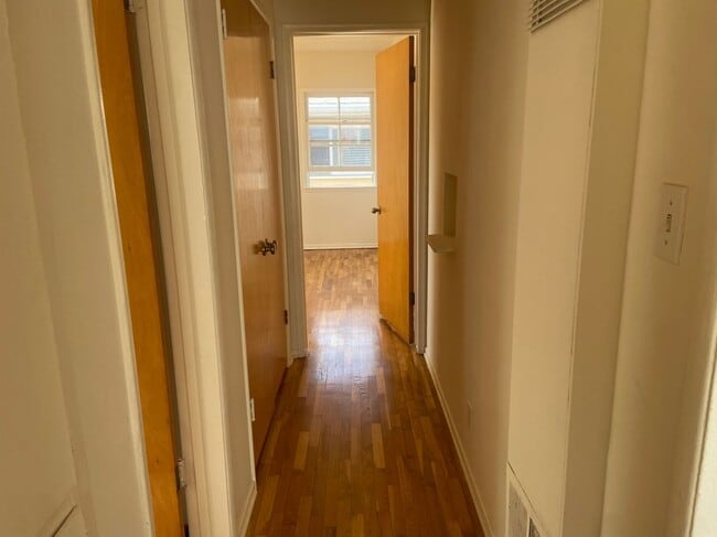 Building Photo - 1466 S Sherbourne Dr