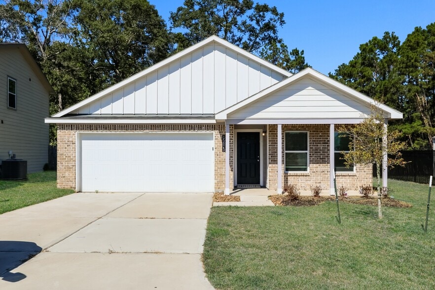 Primary Photo - 15823 Del Norte Dr