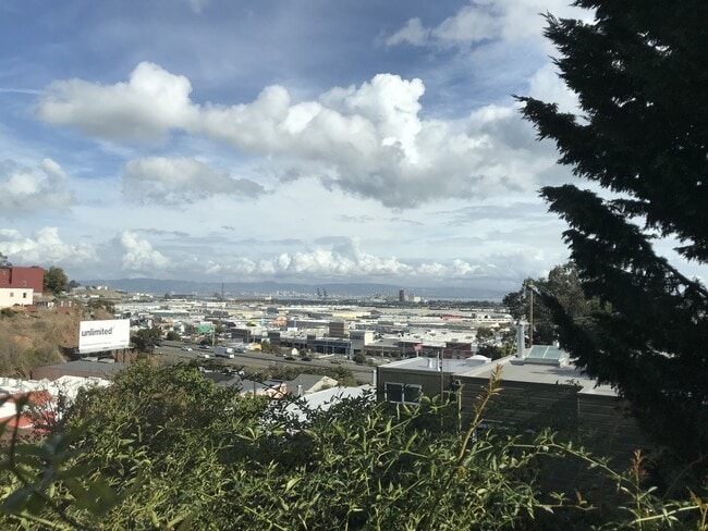 Building Photo - Bernal Hts. 2Br/1.5Ba Home w/Fab City View...