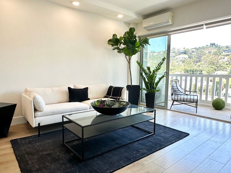 Building Photo - 999 N Doheny Dr